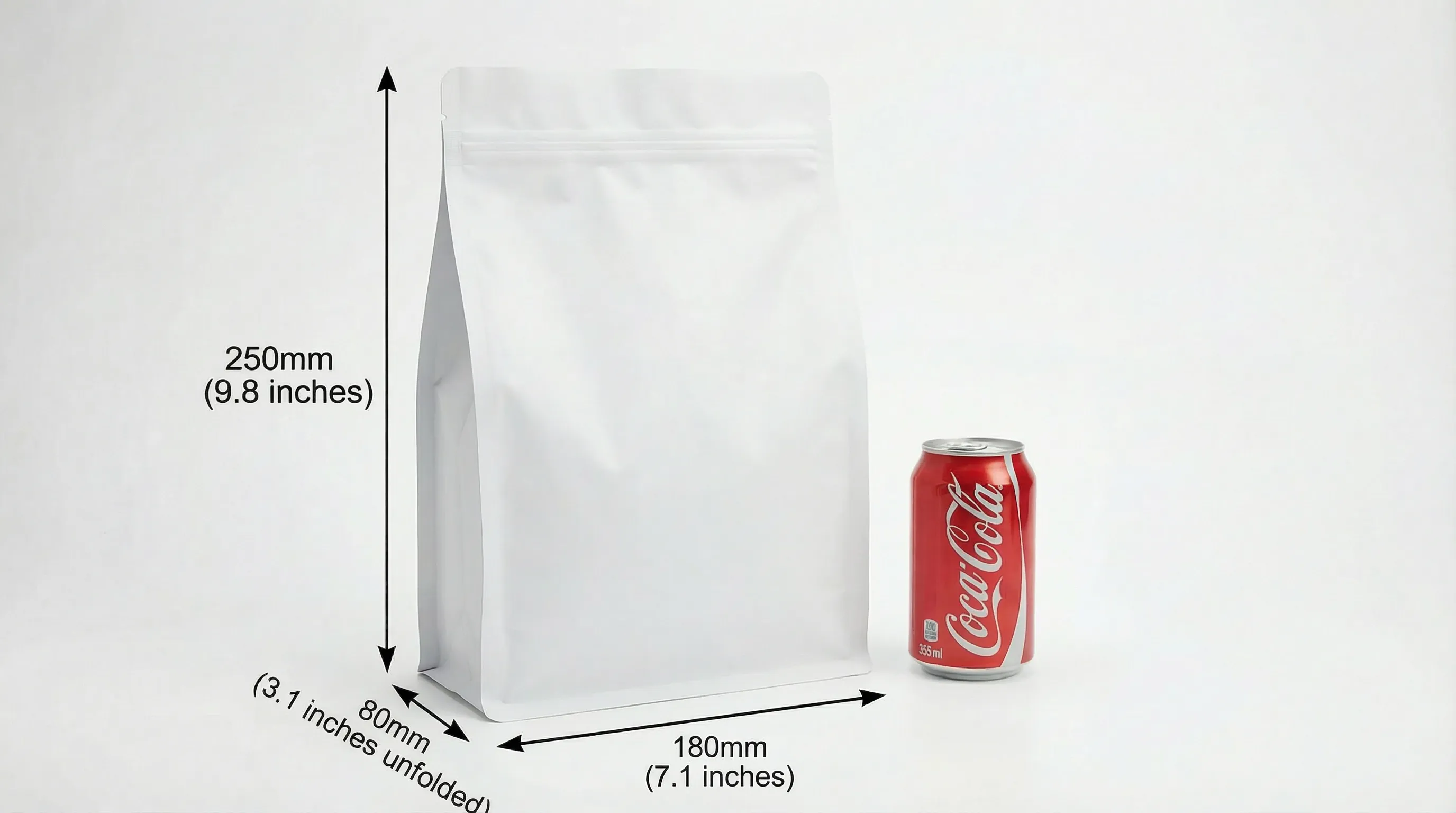 Flat bottom bag size L compared to cola can