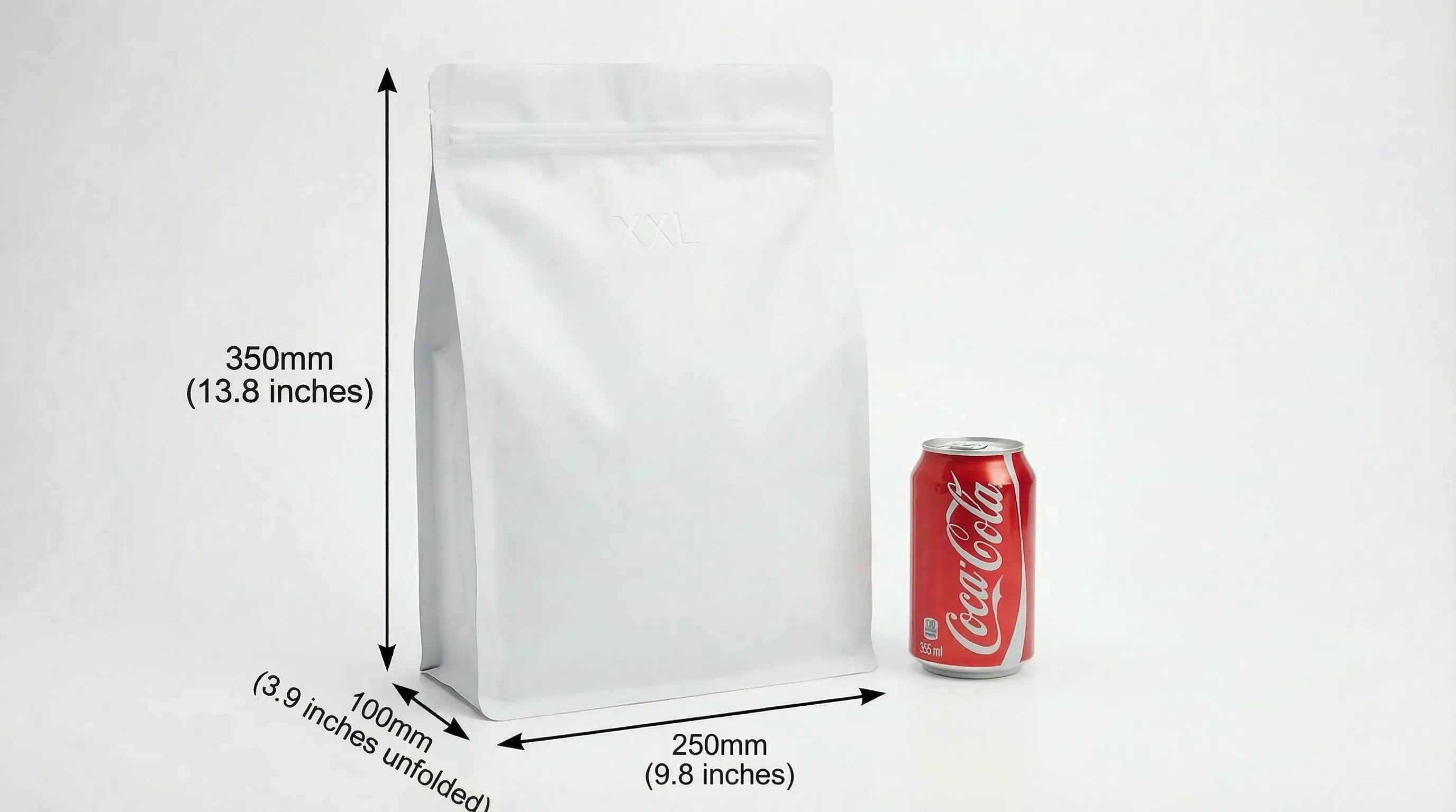 Flat bottom bag size XXL compared to cola can